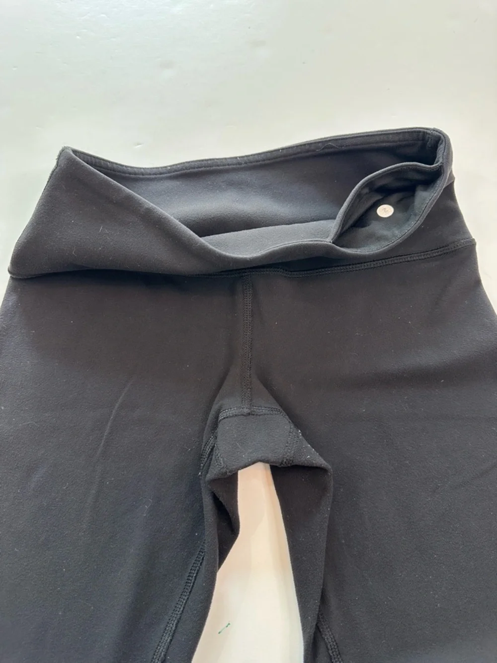 Lululemon Cropped Leggings Black Stretch Athletic Tights Women’s Size 2